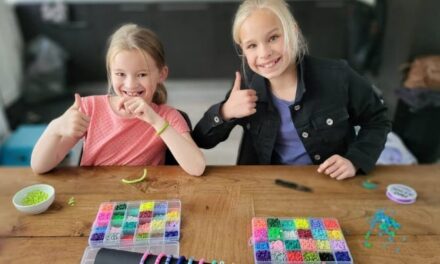 Hooglandse zusjes starten armbandjesactie voor hun moeder